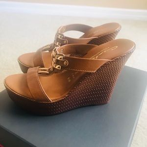 Contesa Tan wedges